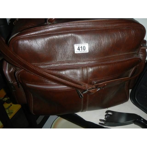 410 - A good quality holdall.