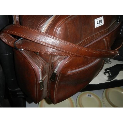 410 - A good quality holdall.