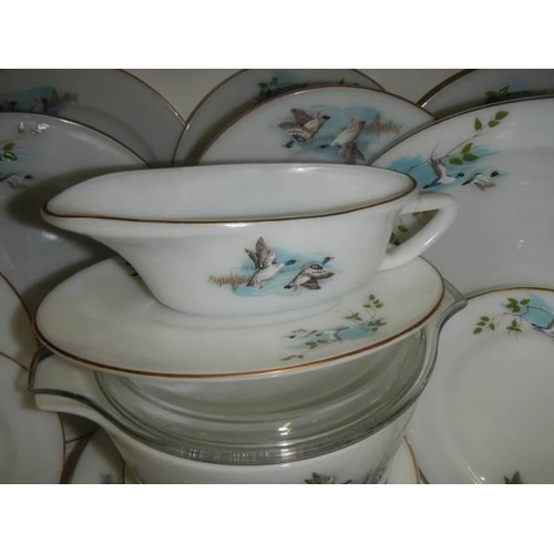 415 - Approximately 20 pieces of vintage Pyrex dinner ware, COLLECT ONLY.