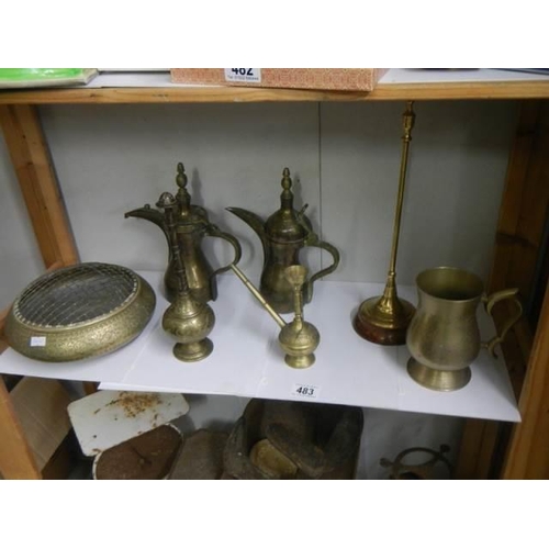 483 - A mixed lot of old brass ware.