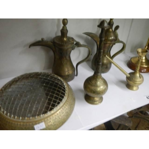 483 - A mixed lot of old brass ware.