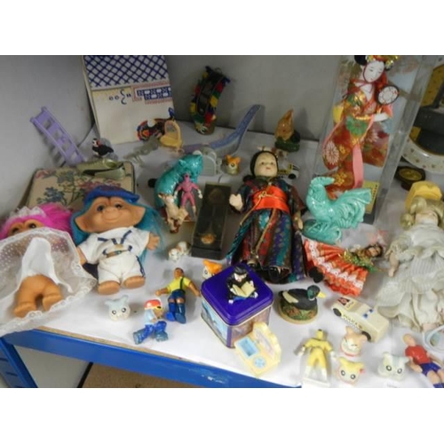 504 - A mixed lot of dolls and toy figures.