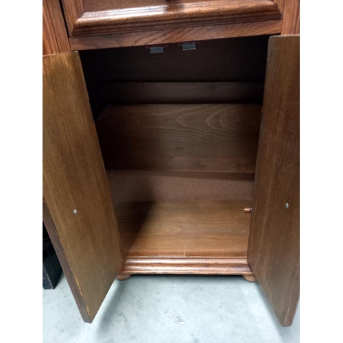 191 - An oak veneered 2 door, 1 drawer cupboard COLLECT ONLY