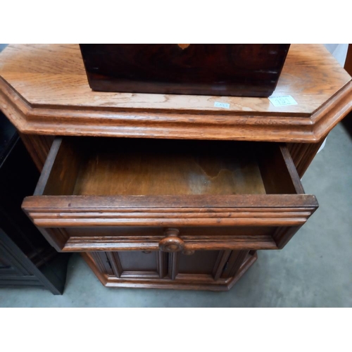 191 - An oak veneered 2 door, 1 drawer cupboard COLLECT ONLY