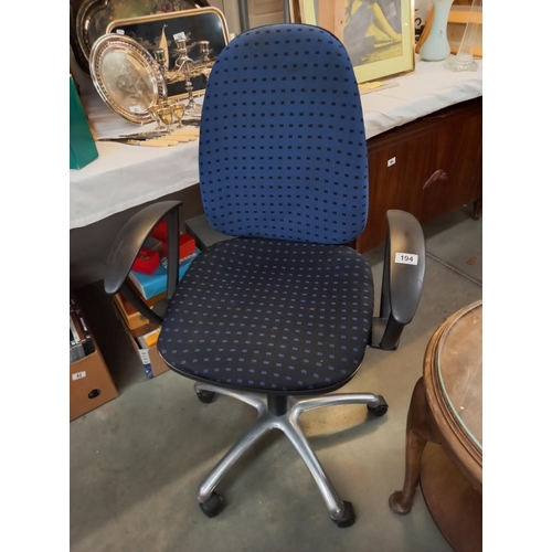 194 - An office chair COLLECT ONLY