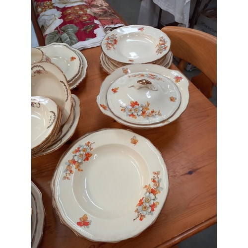 205 - A 28 piece vintage Alfred Meakin dinner set and a different patterned Alfred Meakin dessert set COLL... 