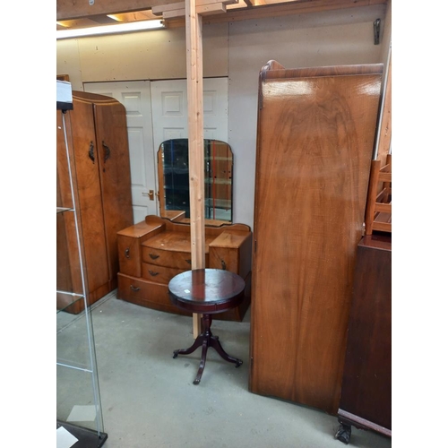 250 - A 1930's walnut veneered 3 piece bedroom suite COLLECT ONLY