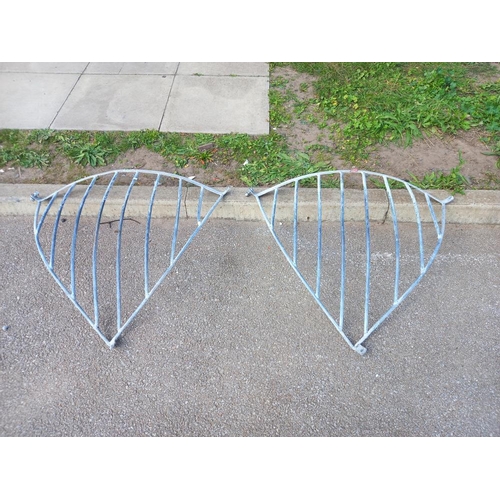 400E - A pair of galvanised feeders