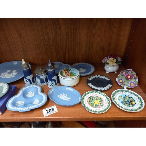 208 - A mixed lot including Villeroy and Boch trinket pot, Wedgwood etc