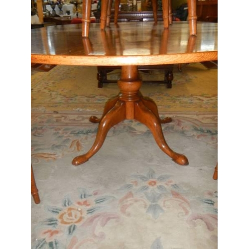 1570 - A good oak extending dining table with a set of 8 chairs with crinoline stretchers. COLLECT ONLY.