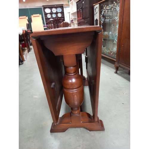 417 - A mid 20c drop leaf table COLLECT ONY