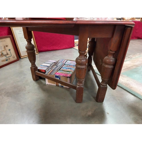 420 - A 1930's oak gateleg table COLLECT ONLY