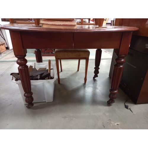 426 - A Victorian mahogany dining table COLLECT ONLY