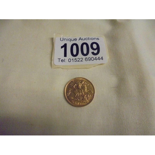 1009 - A 1909 gold half sovereign,