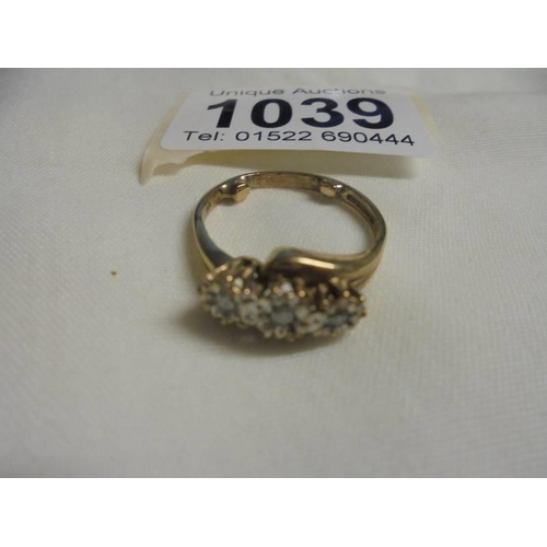 1039 - A three stome diamond yellow gold ring, size O half, 3.27 grams.