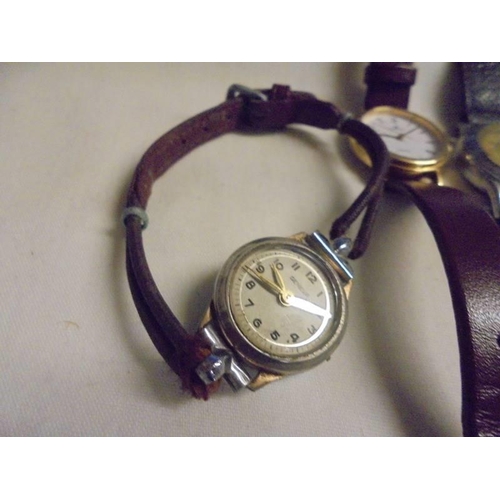 1047 - A quantity of vintage wristwatches for spare or repair.