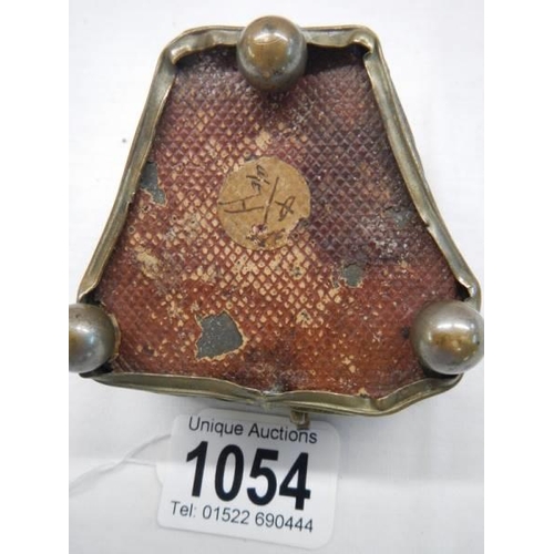 1054 - An early 20th century watch case with glass front.