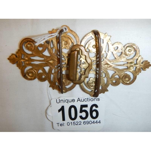 1056 - An early to mid 20th century enamel buckle.