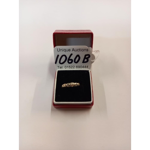 1060B - A vintage diamond set 3 stone ring, London hallmark