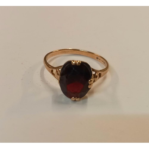 1060C - A garnet stone set ring hallmarked Birmingham