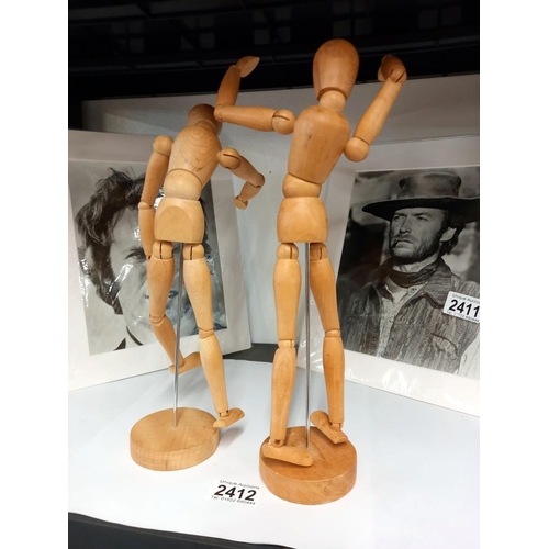 2412 - 2 artists  wooden flexible figures