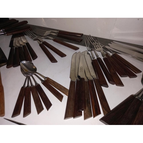 2426 - A good lot of matching cutlery including cake slice & forks COLLECT ONLY