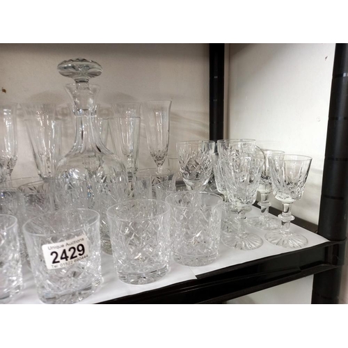 2429 - A good lot of crystal glasses & a decanter COLLECT ONLY