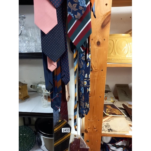 2433 - A good lot of men's neck ties including Jaeger, Stefano Ricci & Harrods & including some new