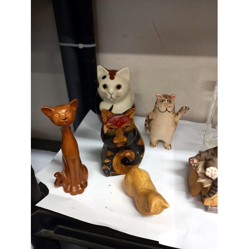 2466 - A collection of cat ornaments including Wade Tom & etched glass paperweight etc.