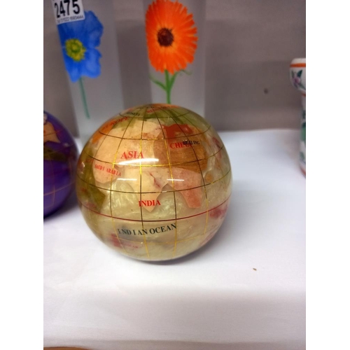 2476 - 3 decorative globe paperweights