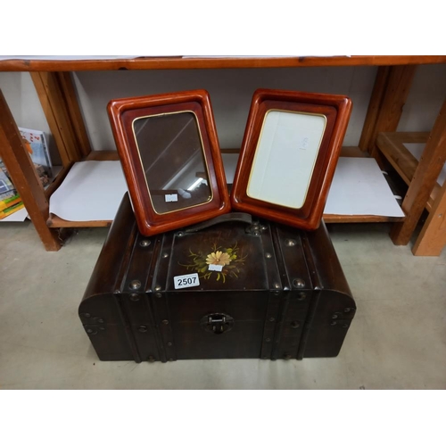 2507 - A wooden case as a trunk & 2 wooden frames COLLECT ONLY