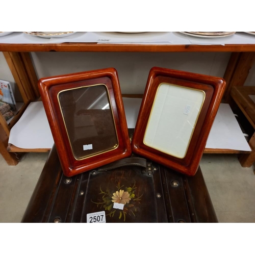 2507 - A wooden case as a trunk & 2 wooden frames COLLECT ONLY