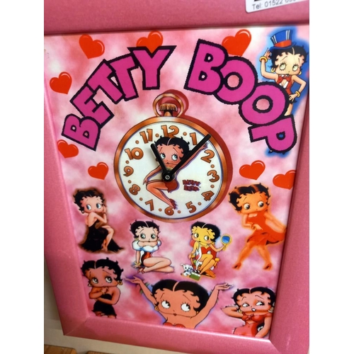 2514 - A Betty Boop clock COLLECT ONLY