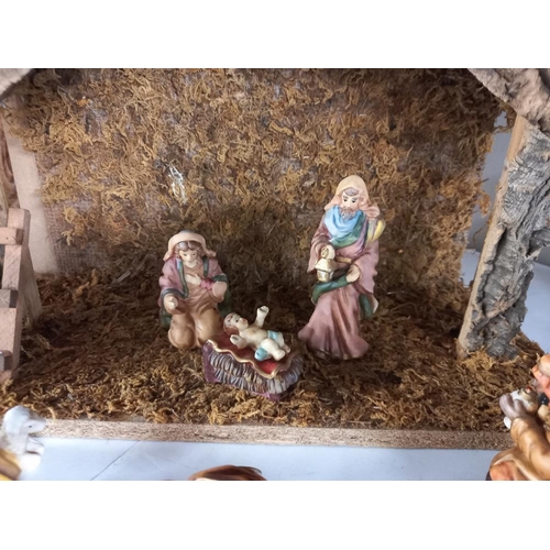 2516 - A new boxed Nativity scene COLLECT ONLY