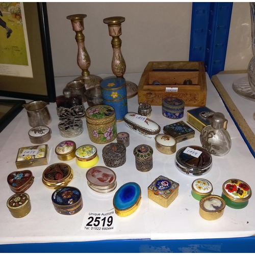 2519 - A large collection of vintage pill boxes including Cloisonné etc. & a teak box of thimbles COLLECT O... 