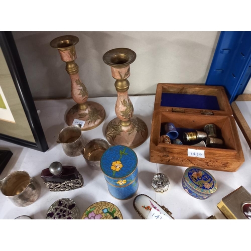 2519 - A large collection of vintage pill boxes including Cloisonné etc. & a teak box of thimbles COLLECT O... 