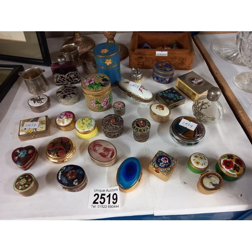 2519 - A large collection of vintage pill boxes including Cloisonné etc. & a teak box of thimbles COLLECT O... 