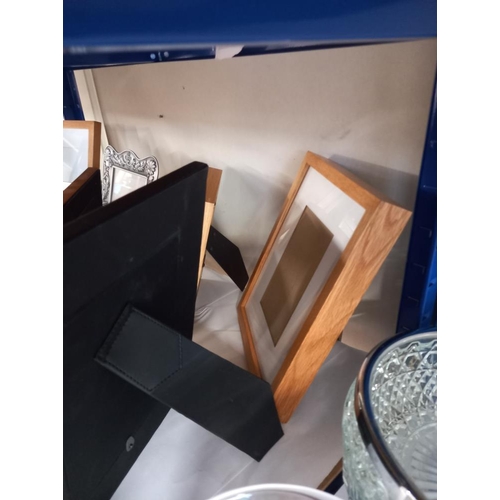 2537 - A quantity of photo frames in various sizes COLLECT ONLY