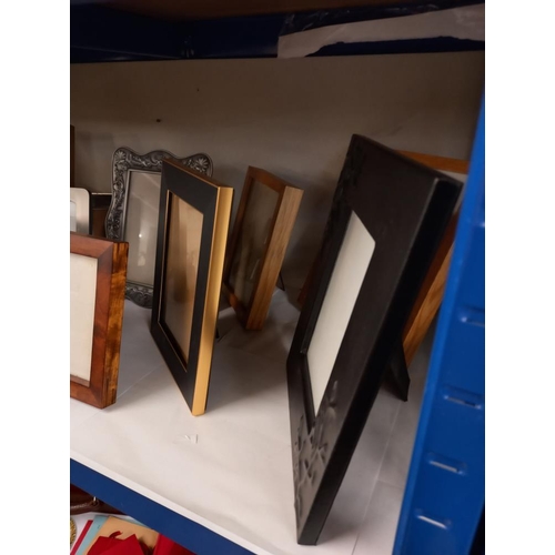 2537 - A quantity of photo frames in various sizes COLLECT ONLY