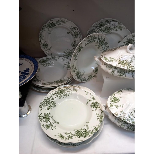 23 - An 18 piece Doulton 'Winton' dinner set COLLECT ONLY