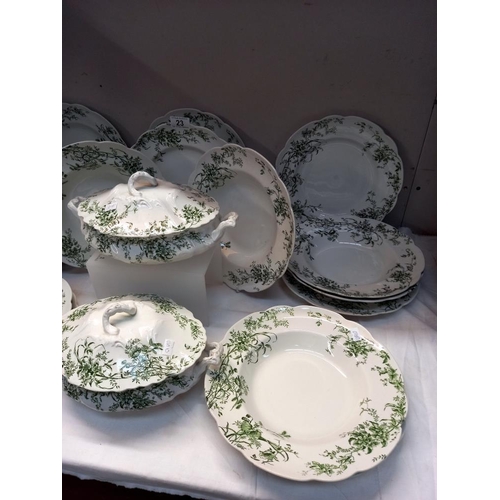 23 - An 18 piece Doulton 'Winton' dinner set COLLECT ONLY