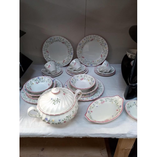 27 - A large Johnson Brothers dinner set, approximately 100 pieces COLLECT ONLY