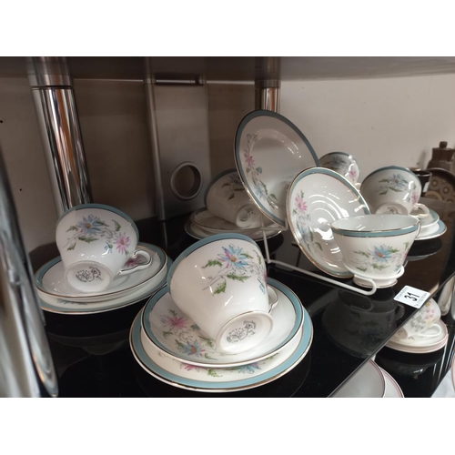 31 - An 18 piece pretty Royal Grafton tea set COLLECT ONLY