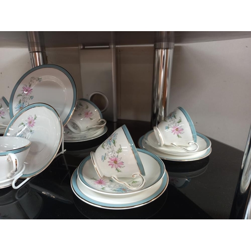 31 - An 18 piece pretty Royal Grafton tea set COLLECT ONLY