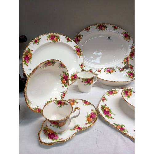 34 - 18 pieces of Royal Albert Old Country Roses (small bowl, soup bowl & sandwich plate with cup on are ... 