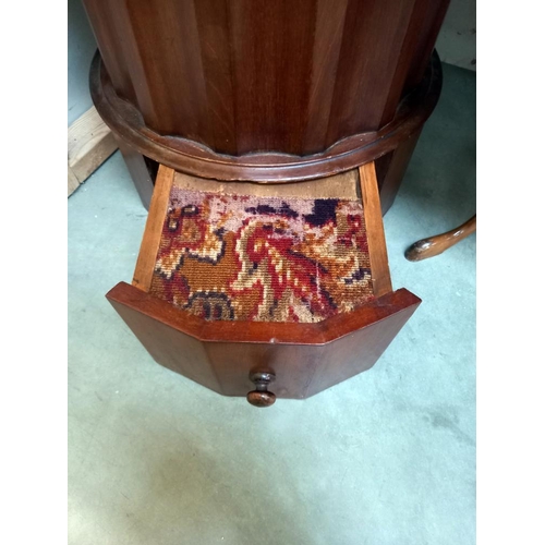 38 - A Victorian round step commode, alternatively could be used as a wine cooler or plant stand COLLECT ... 