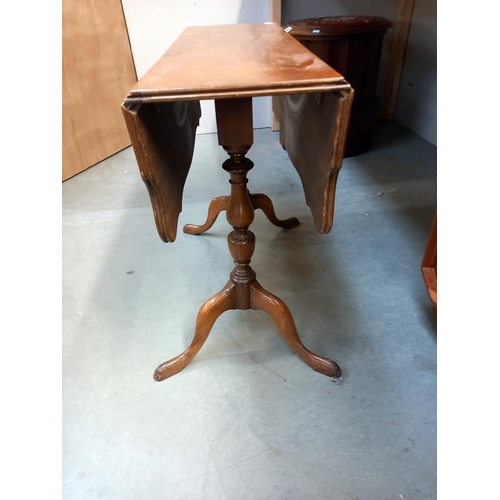 39 - A small vintage dark wood stained drop leaf tea table COLLECT ONLY