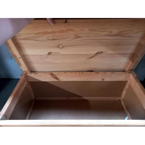 43 - A pine toy/blanket box COLLECT ONLY