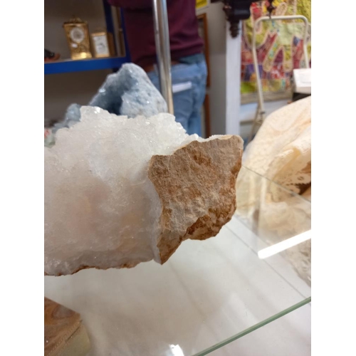 2556 - A Quartz Geode crystal - 2.7kg