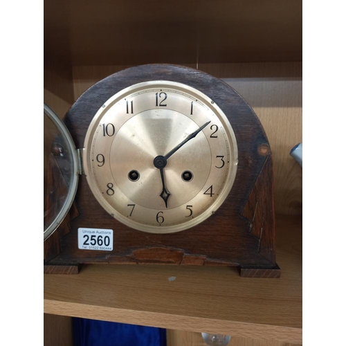 2560 - A 1930's oak mantle clock COLLECT ONLY